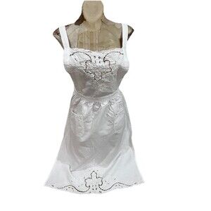 Vintage 1985 Women’s Paper White Linen-Cotton Embroidery Bib Apron Hong Kong
